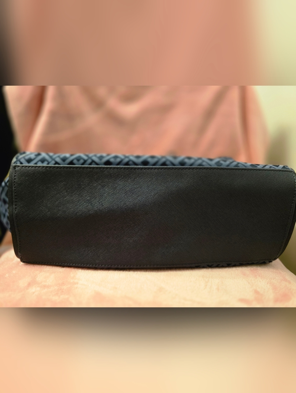 Tommy Hilfiger Navy & Black Monogram Tote / Purse - Picture 4 of 11